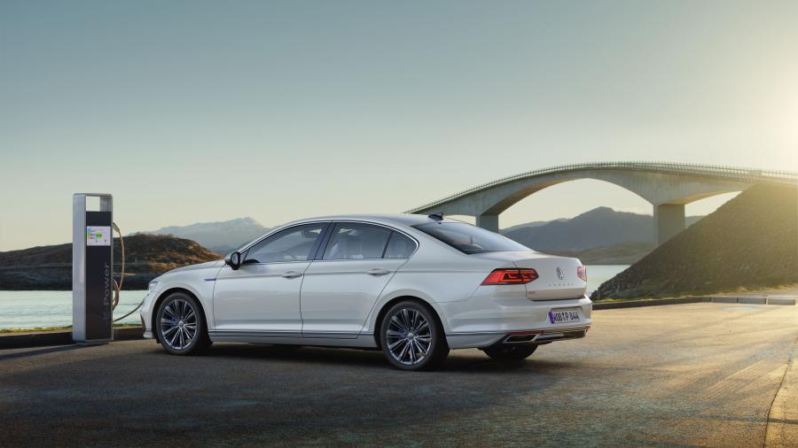  Volkswagen Passat GTE (B8) 2019 года  (WW) (фото 3 из 8)